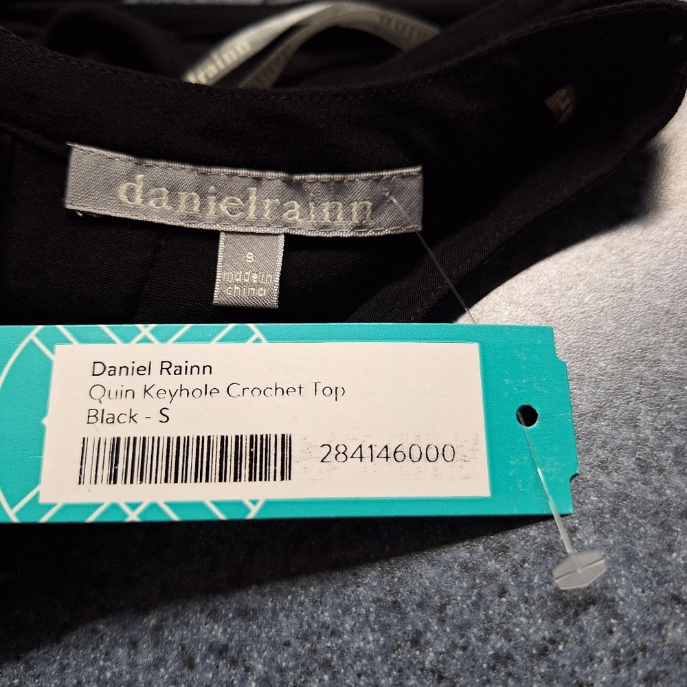 Daniel Rainn "Quin Keyhole Crochet Top", Size Small, Style#RPD15302RY3, NWT - Picture 2 of 14